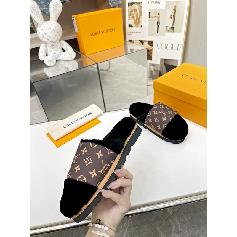 l**is V*t*n slipper pillow black