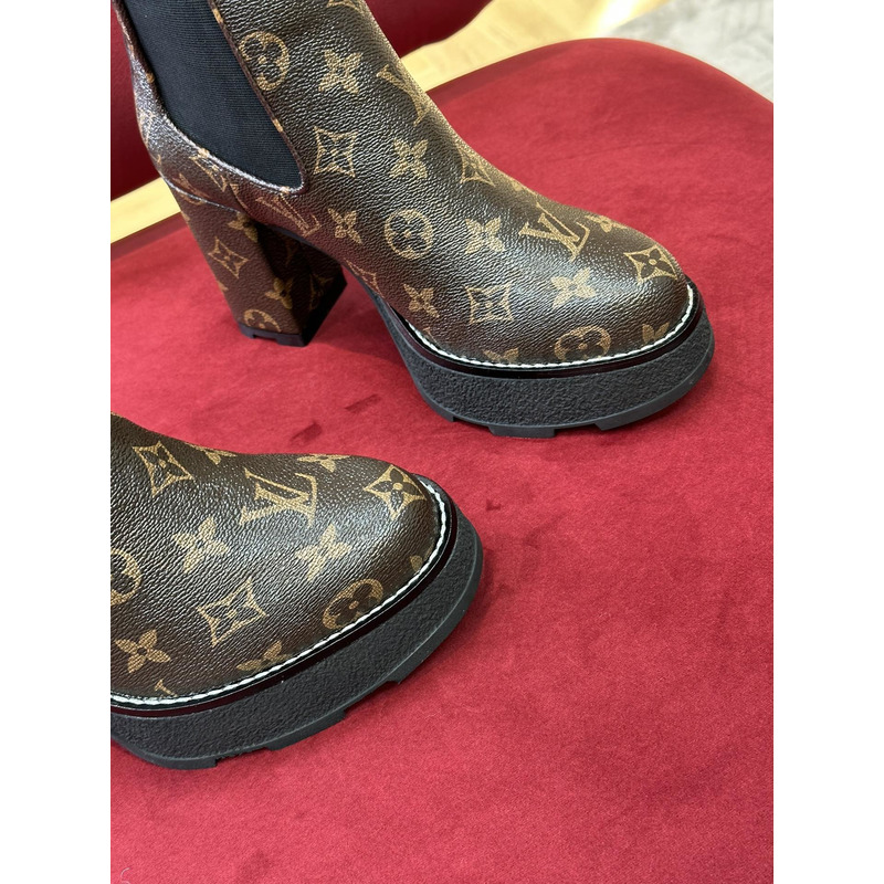 l**is V*t*n beaubourg ankle boots monogram black