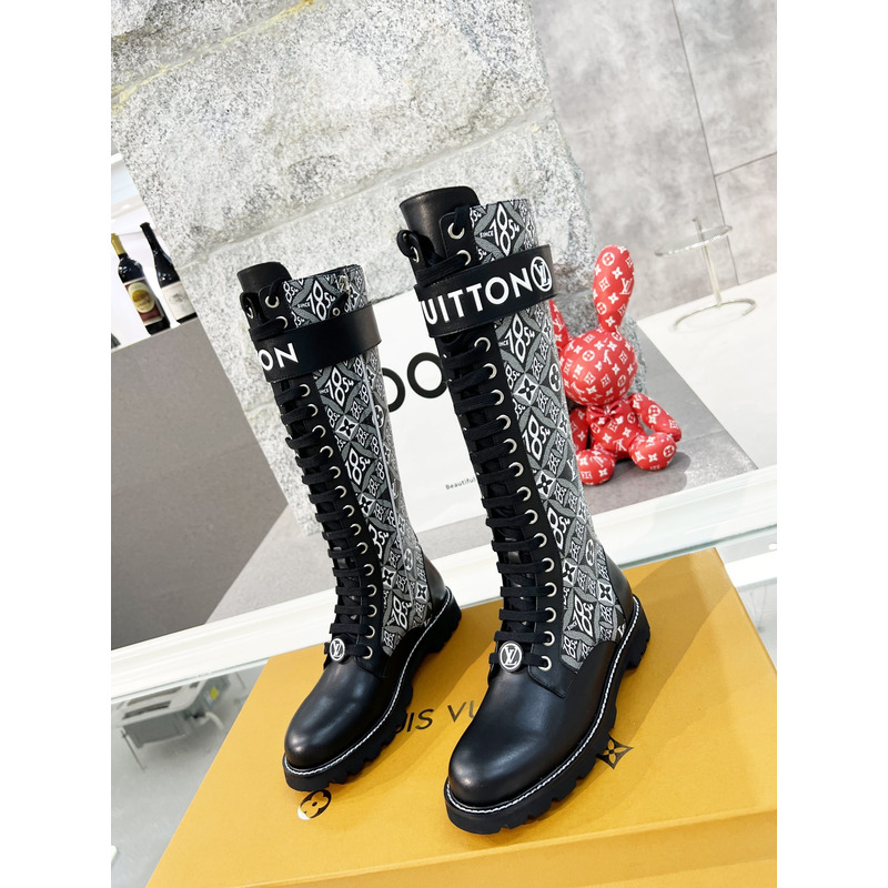 l**is V*t*n circle long boots white