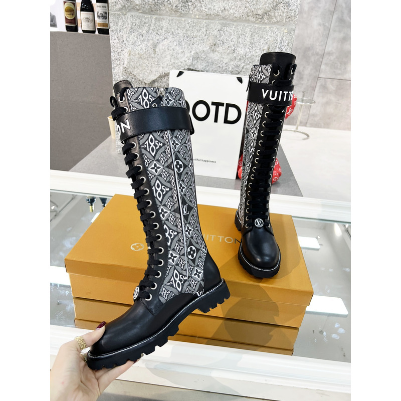 l**is V*t*n circle long boots white