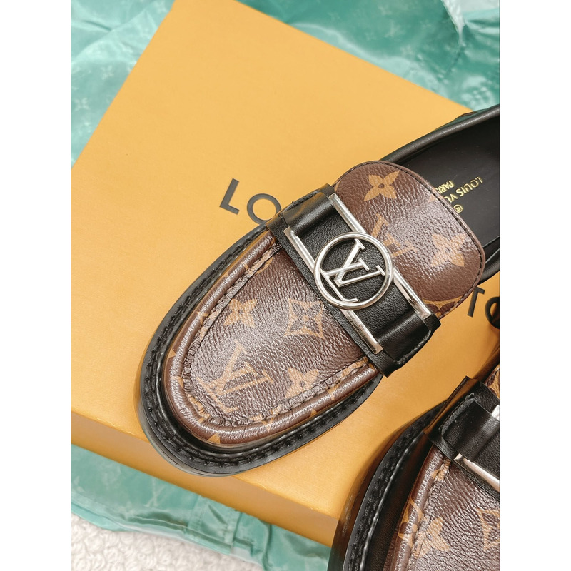 l**is V*t*n chess loafers