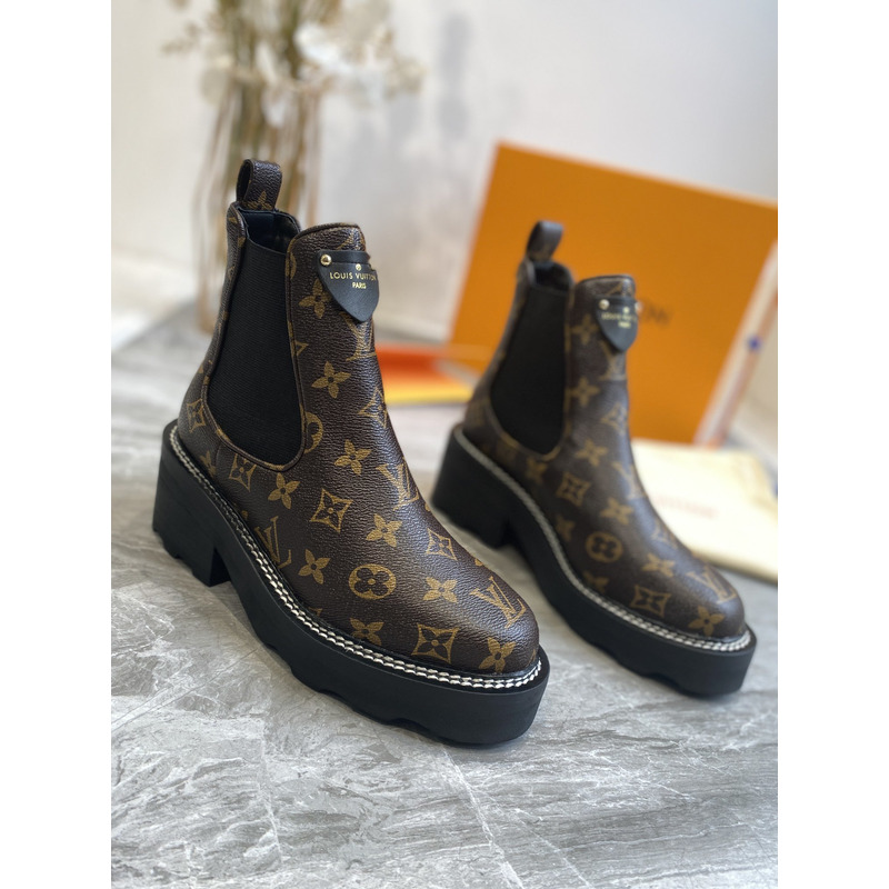 l**is V*t*n beaubourg ankle boots monogram