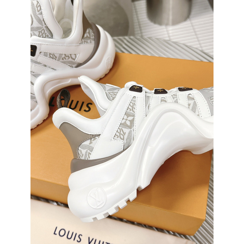 l**is V*t*n archlight sneakers beige