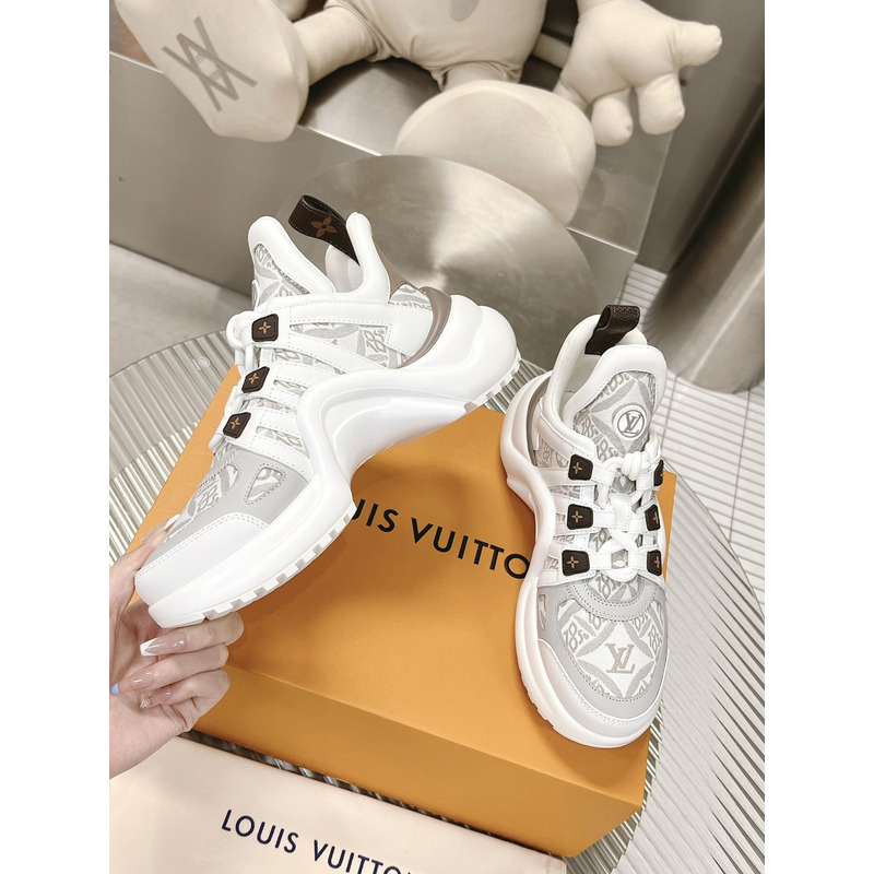 l**is V*t*n archlight sneakers beige