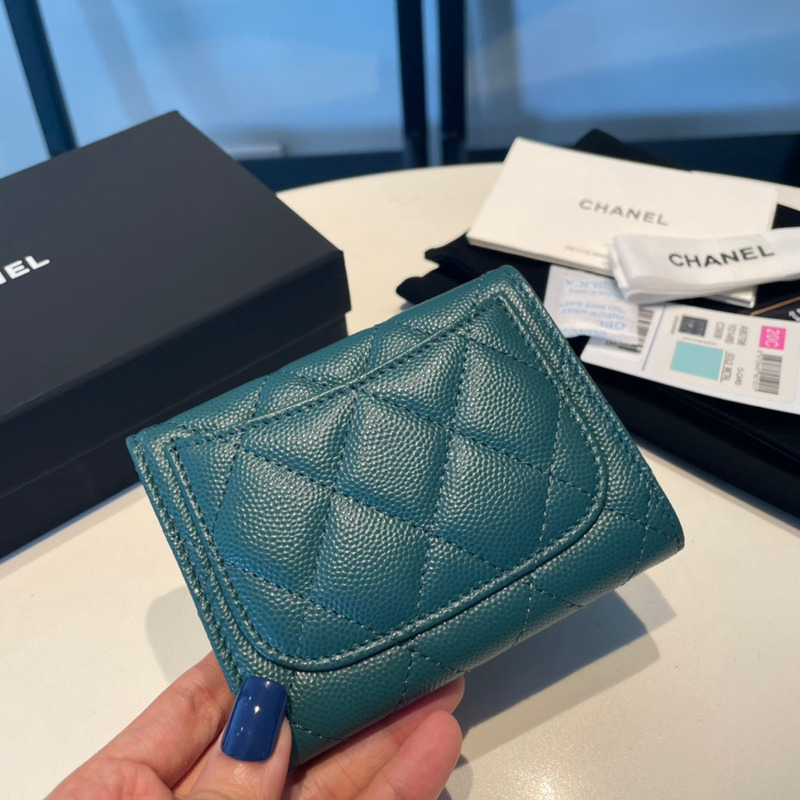 Ch*el classic flap wallet emerald green