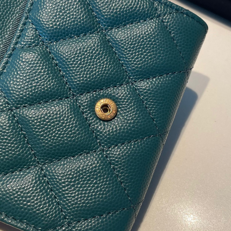 Ch*el classic flap wallet emerald green