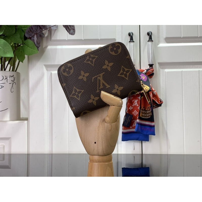 l**is V*t*n zipper coin purse