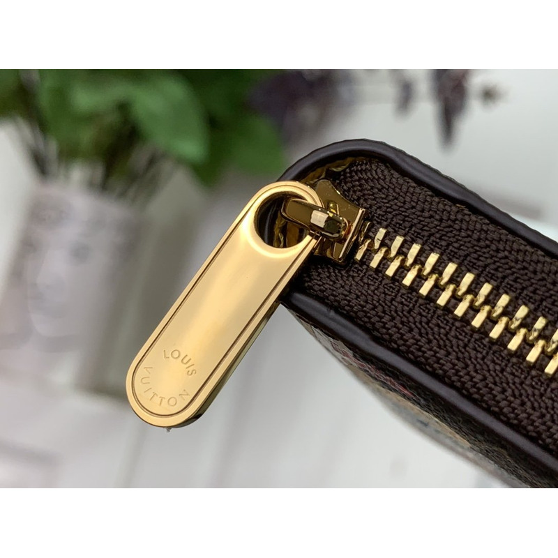 l**is V*t*n zipper coin purse