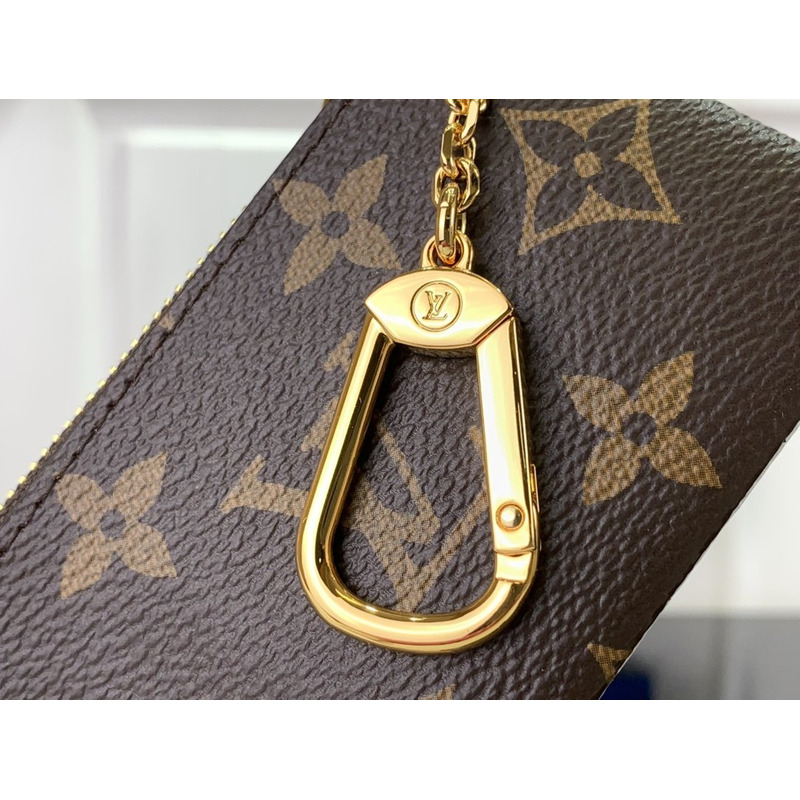 l**is V*t*n m81639 key bag