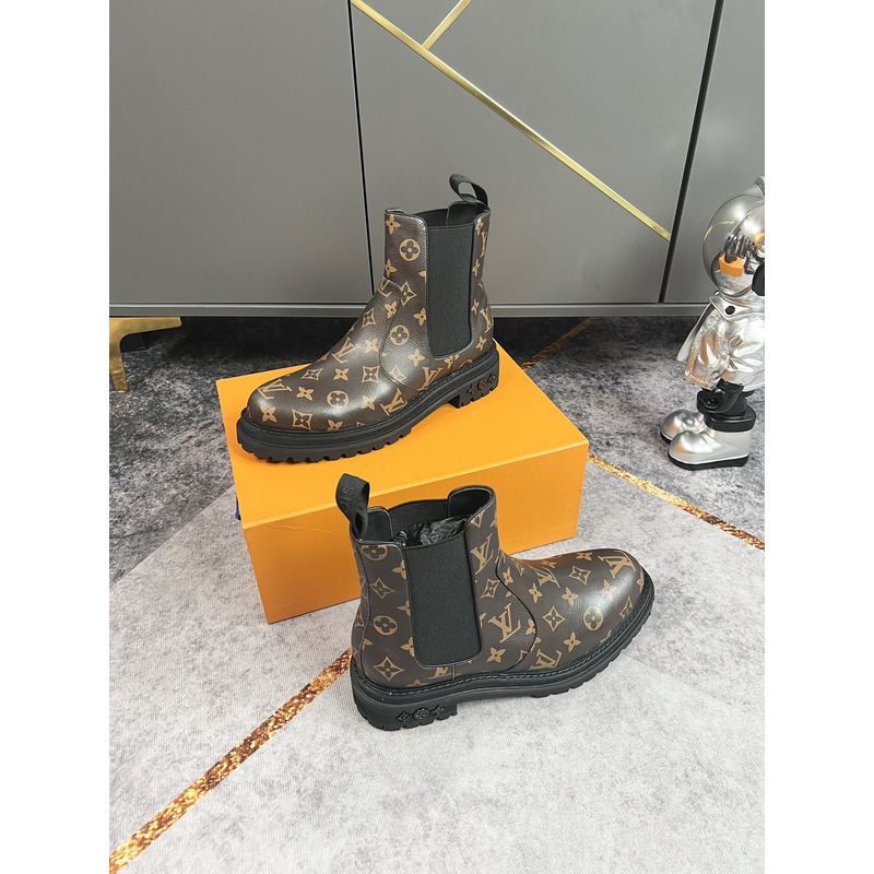 l**is V*t*n beaubourg ankle boots