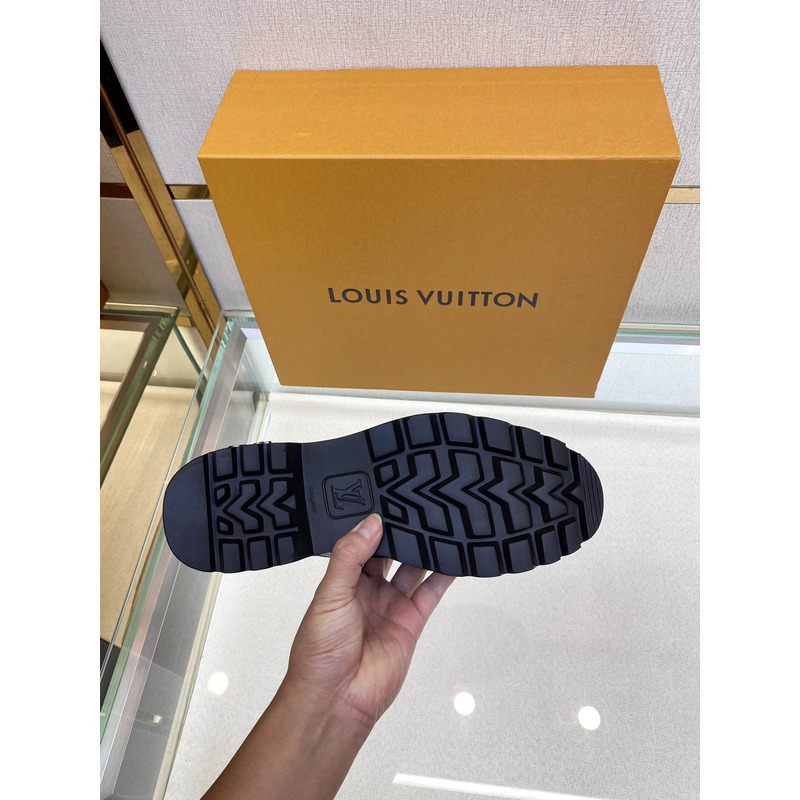 l**is V*t*n ranger black boot