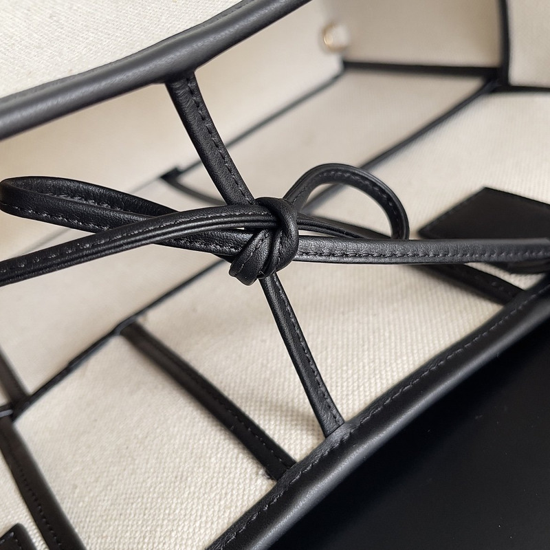 Bo*te*ga ve*ne*ta arco tote beige