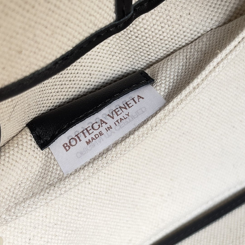 Bo*te*ga ve*ne*ta arco tote beige