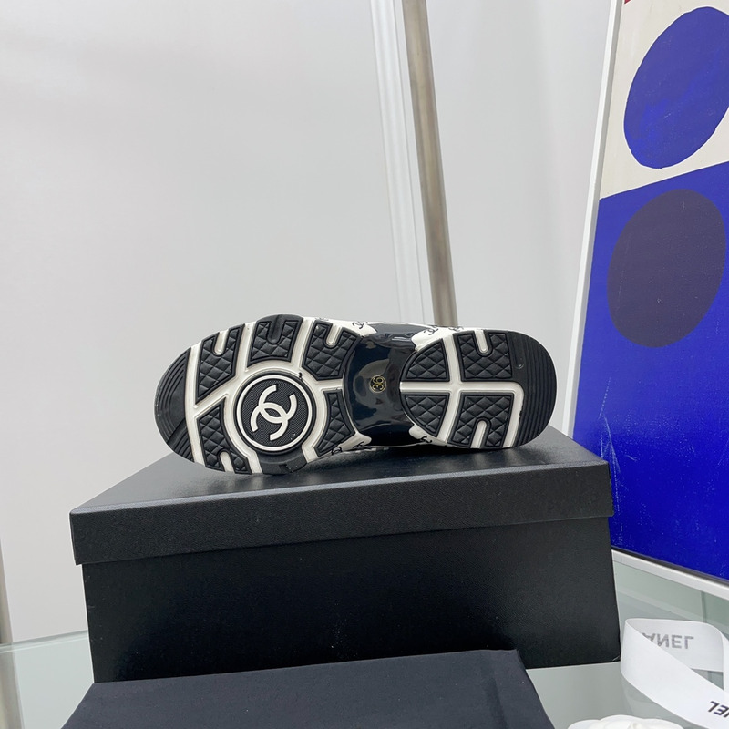 Ch*el trainer printed cc white (w)