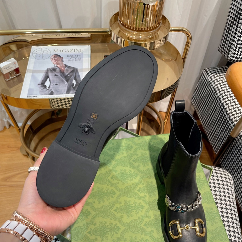 G*u*i chain chelsea boots black