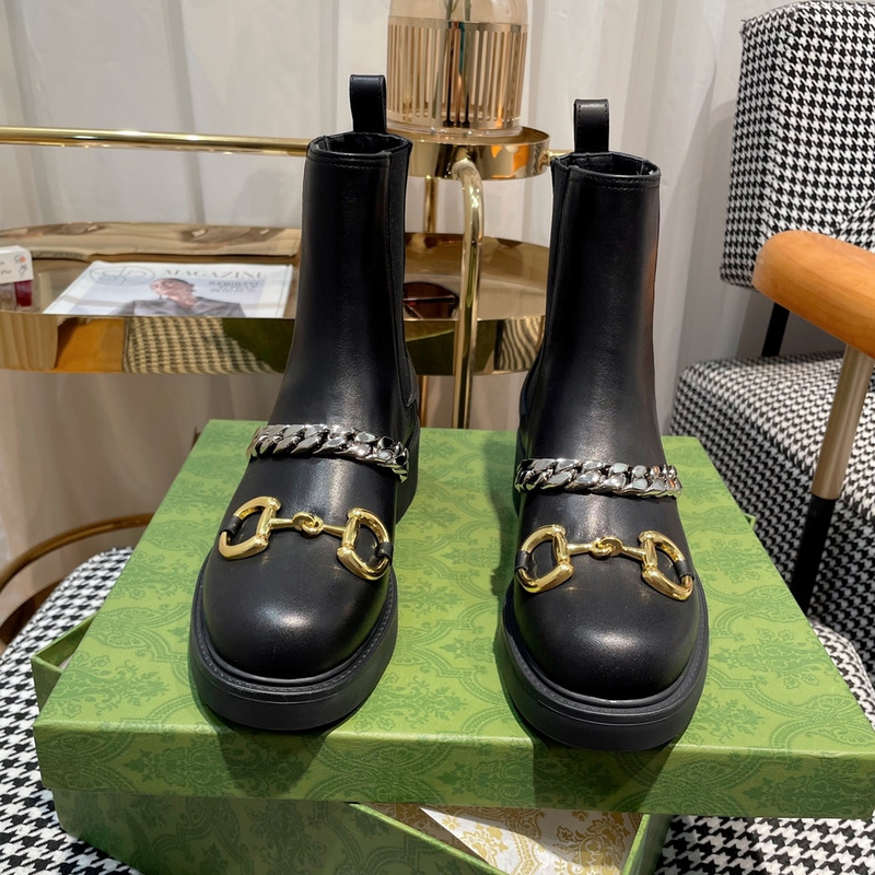 G*u*i chain chelsea boots black