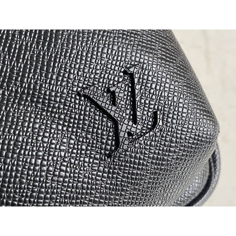 l**is V*t*n avenue crossbody bag black