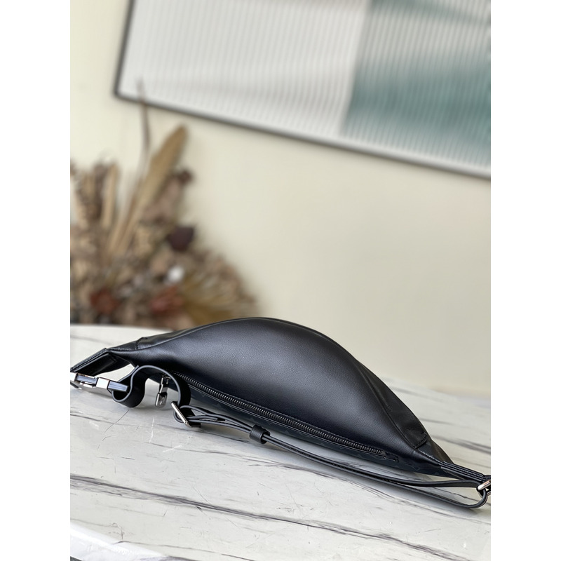 l**is V*t*n discovery bumbag monogram shadow black