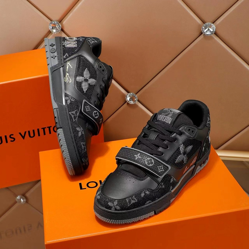 l**is V*t*n tranier sneaker all black