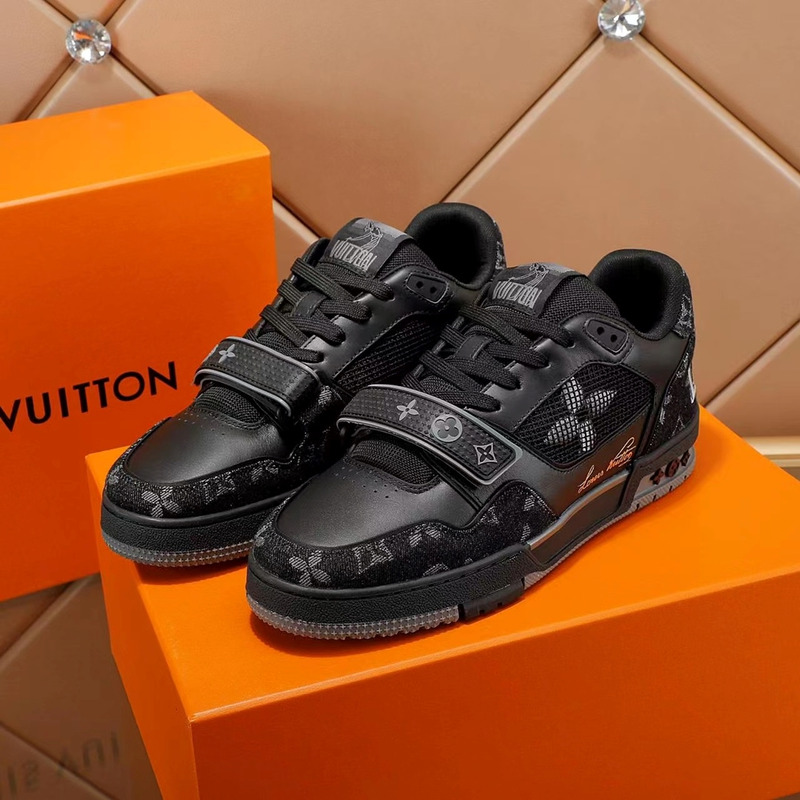 l**is V*t*n tranier sneaker all black