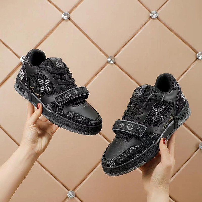 l**is V*t*n tranier sneaker all black