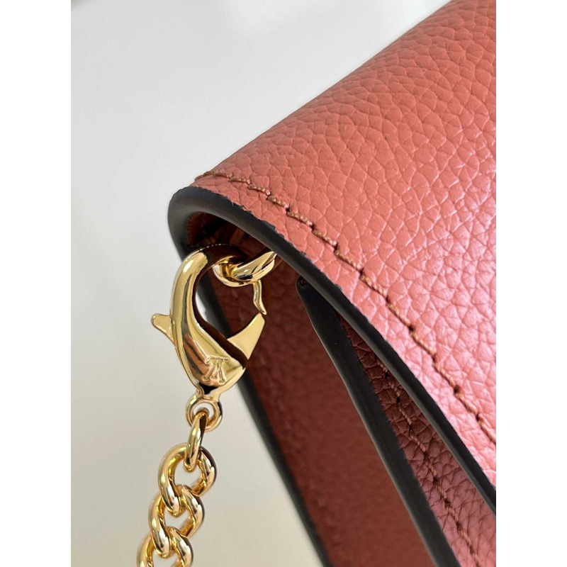 l**is V*t*n  mylockme chain bag red
