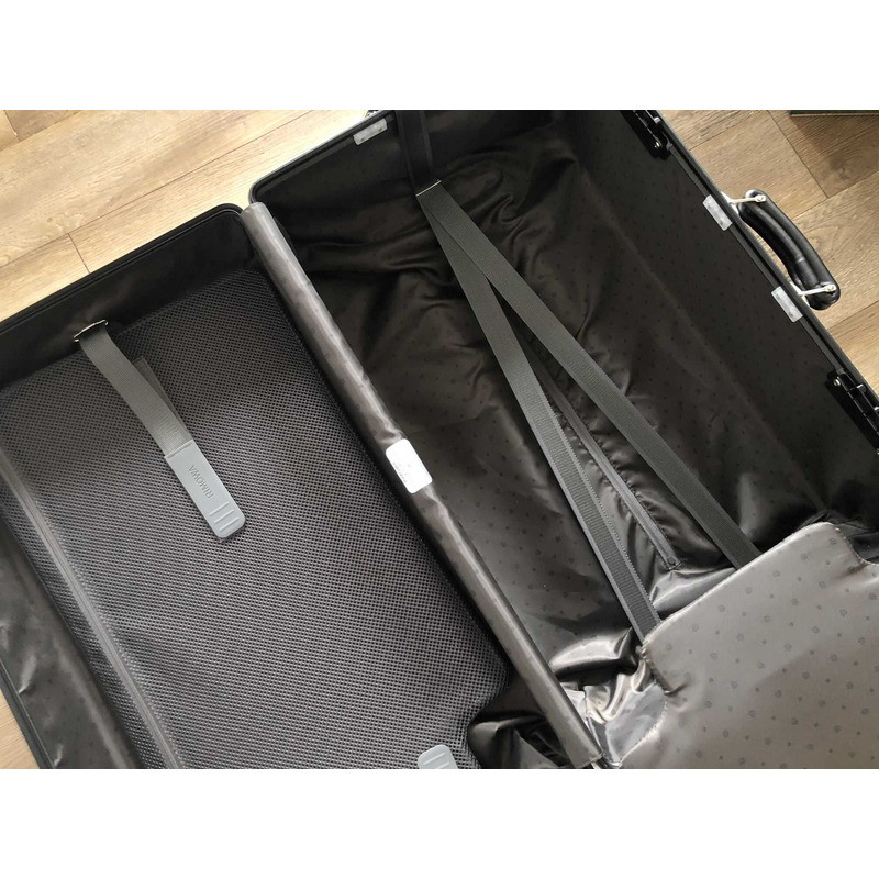 ESSENTIAL LITE Check-In L Black