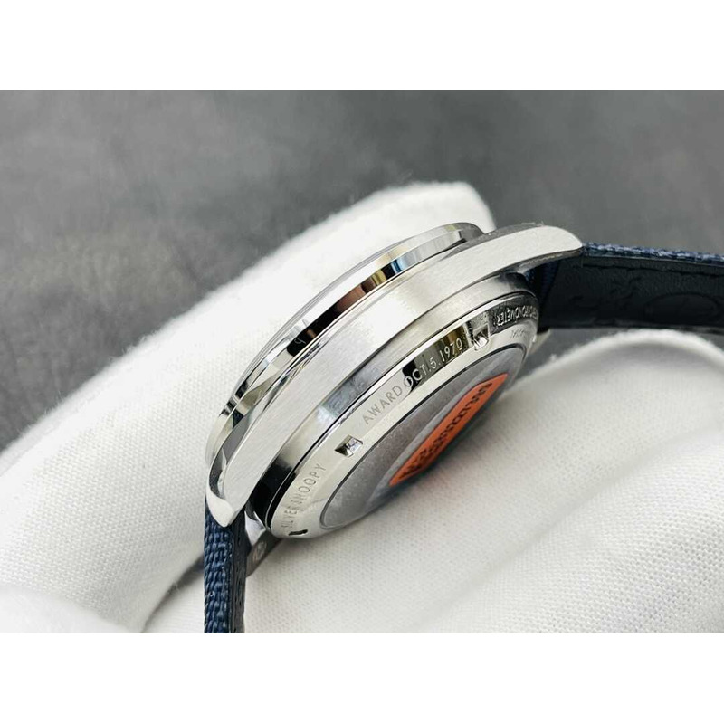 Omega Speedmaster Apollo Xiii Silver Snoopy Award Ref-31032425002001