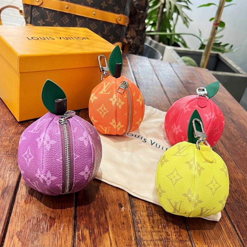 l**is V*t*n orange pouch yellow