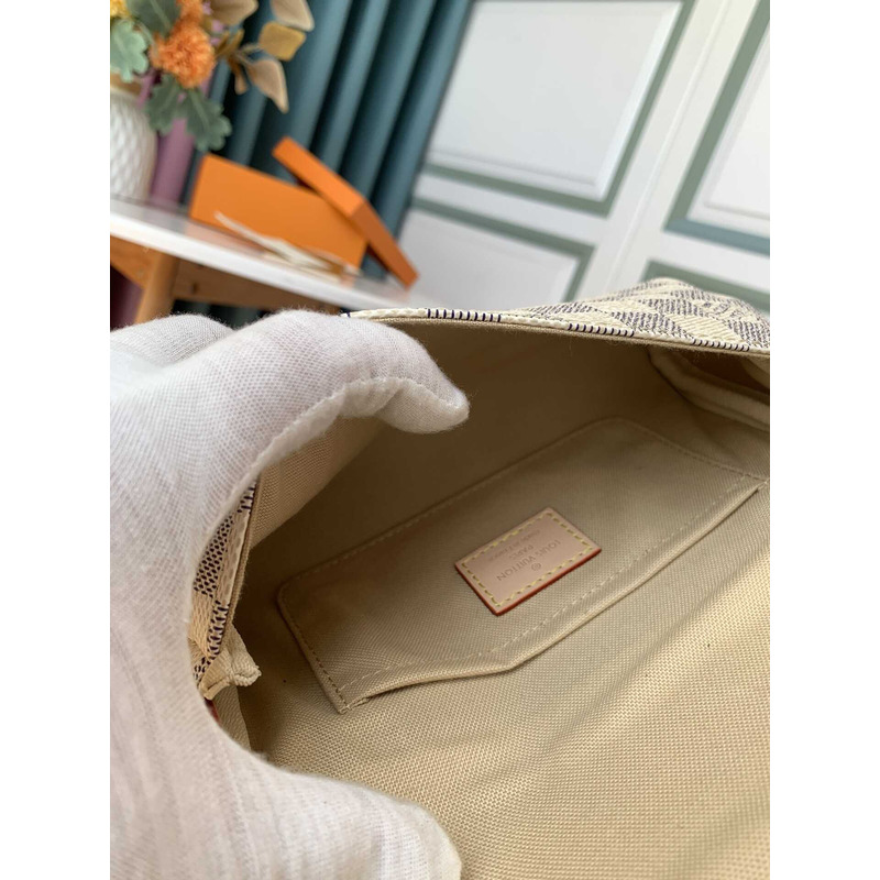 l**is V*t*n plaid flip cover dual-purpose small chain bag white