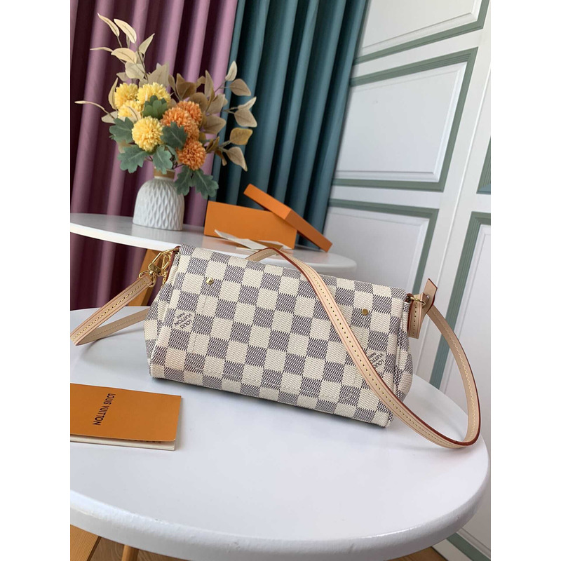 l**is V*t*n plaid flip cover dual-purpose small chain bag white