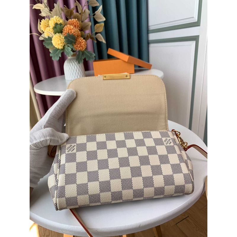 l**is V*t*n plaid flip cover dual-purpose small chain bag white