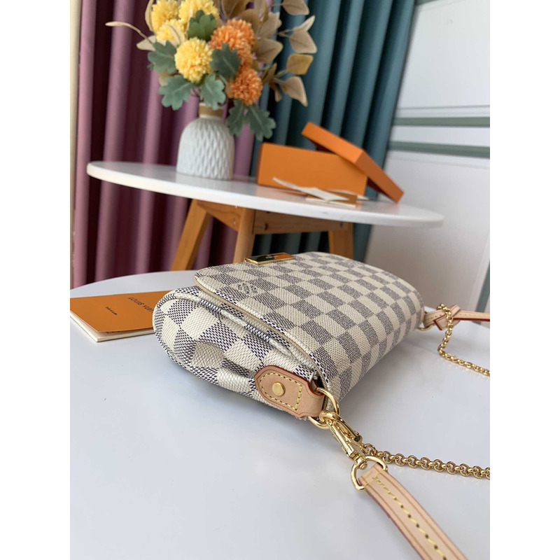 l**is V*t*n plaid flip cover dual-purpose small chain bag white