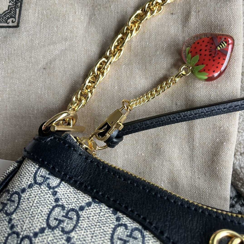 g*u*i ophidia small gg S*p*e shoulder bag in black