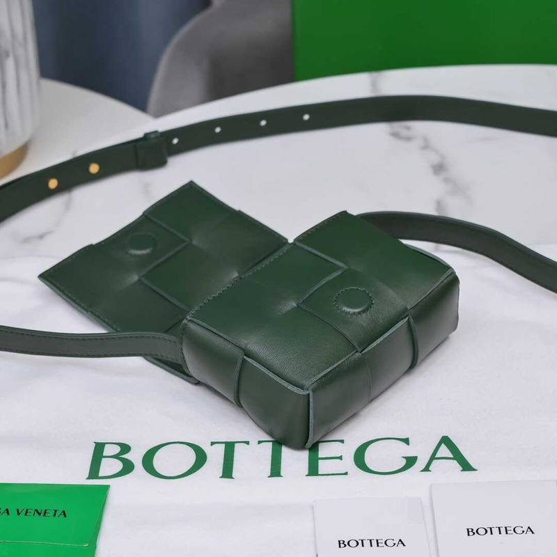 Bo*te*ga ve*ne*ta candy woven cassette in army green
