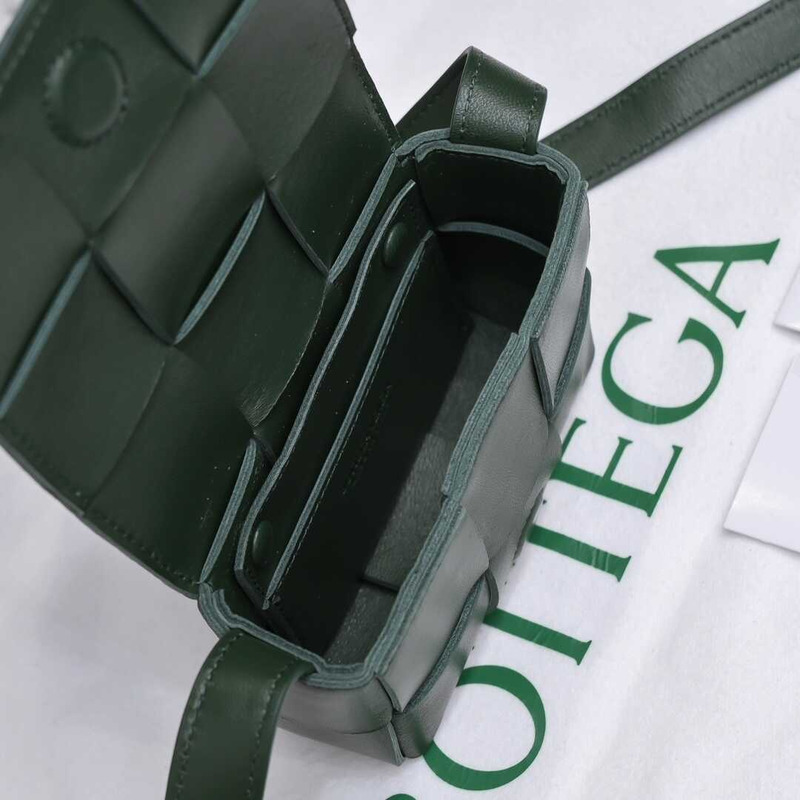 Bo*te*ga ve*ne*ta candy woven cassette in army green