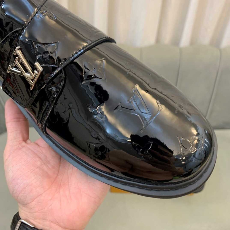 l**is V*t*n sabot confort loafers in black