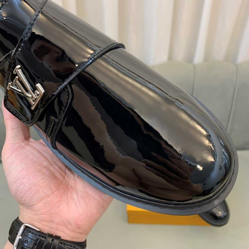 l**is V*t*n patent leather designer unique clogs