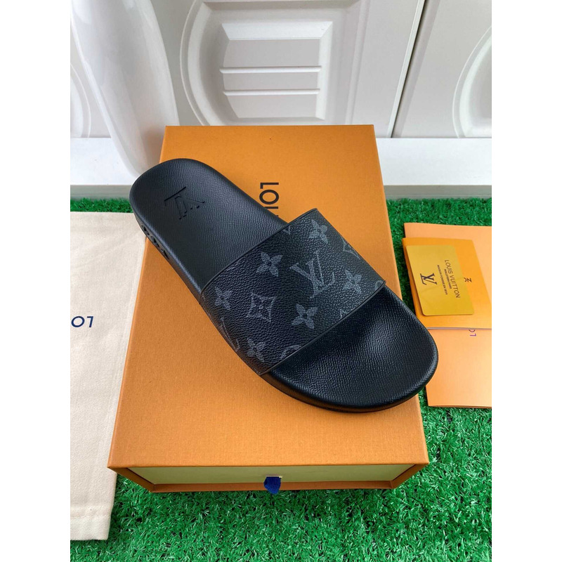 l**is V*t*n waterfront sandals