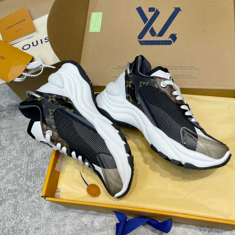 l**is V*t*n run 55 sneakers black