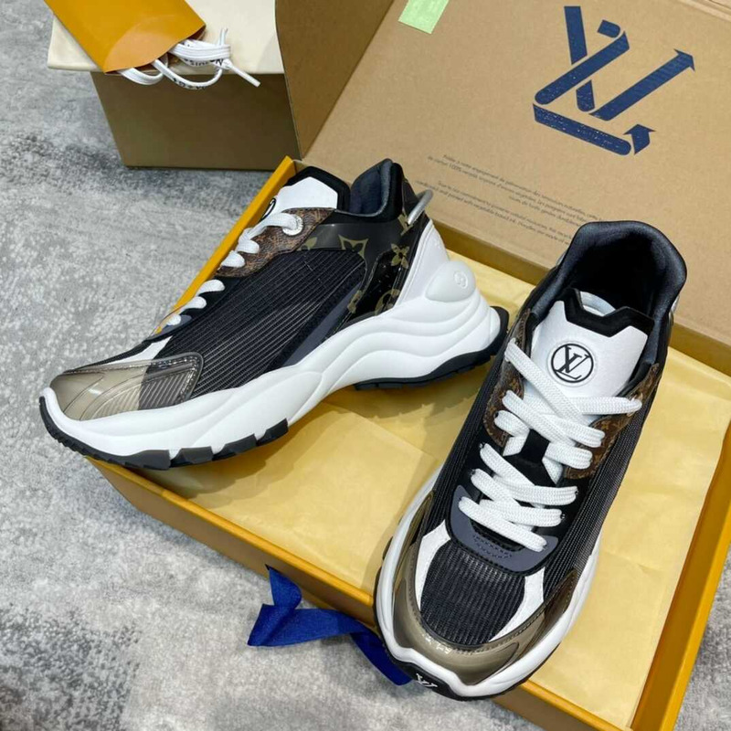 l**is V*t*n run 55 sneakers black