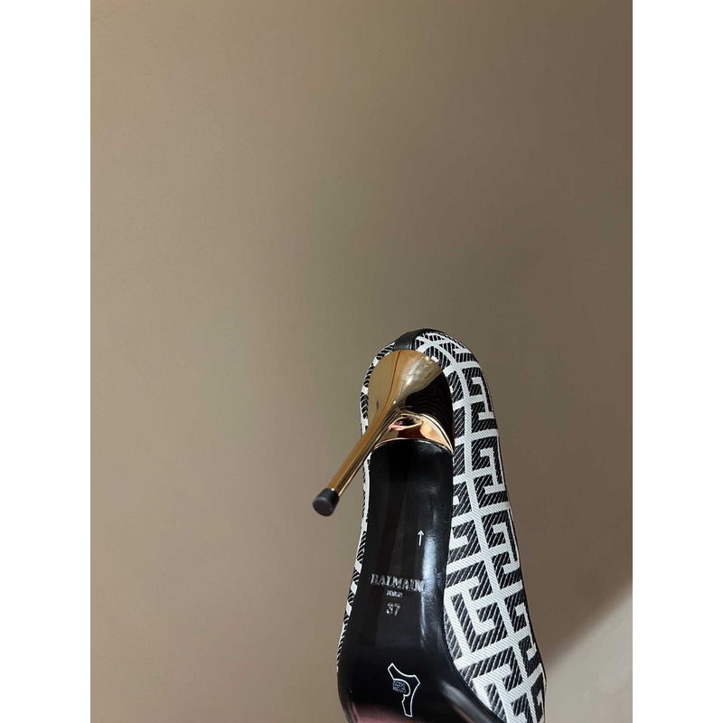 Balmain Logo Monogram Pointed Toe Pumps White&Black