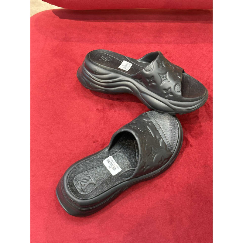 l**is V*t*n pool sandals black