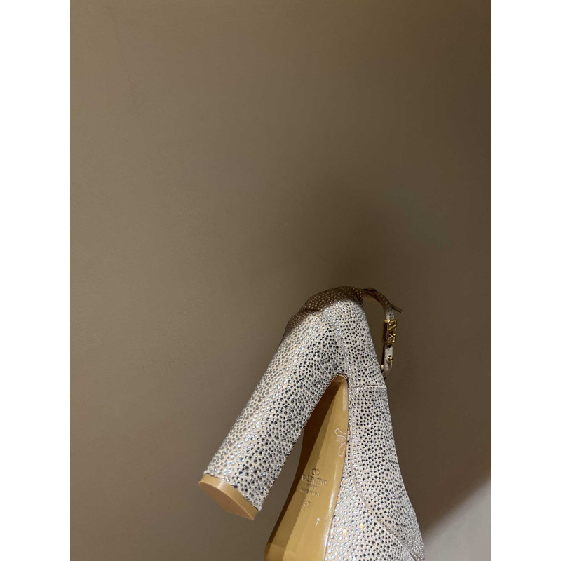 Valentino Garavani Tan-Go Platform Pump With Crystal White