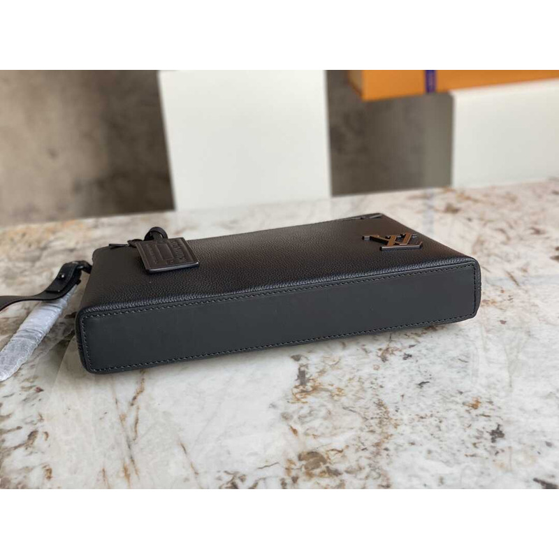 l**is V*t*n takeoff handbag black