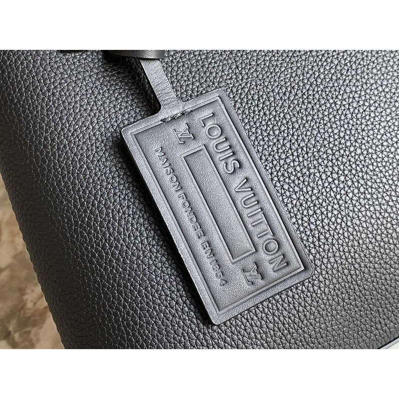 l**is V*t*n takeoff handbag black