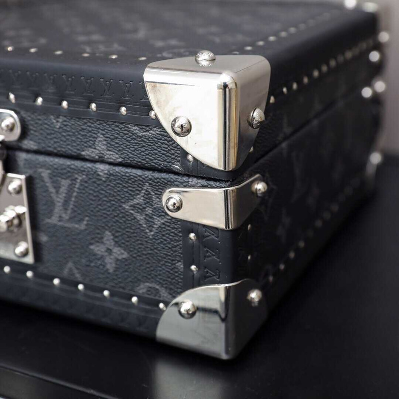 l**is V*t*n coffret tresor jewellery box monogram