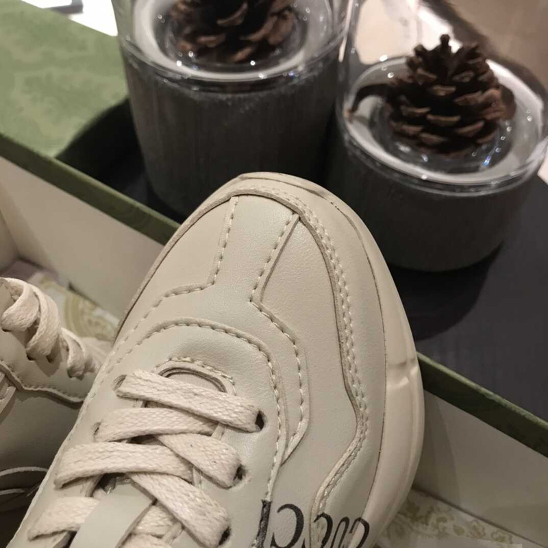 G*u*i  rhyton logo ivory kids sneakers