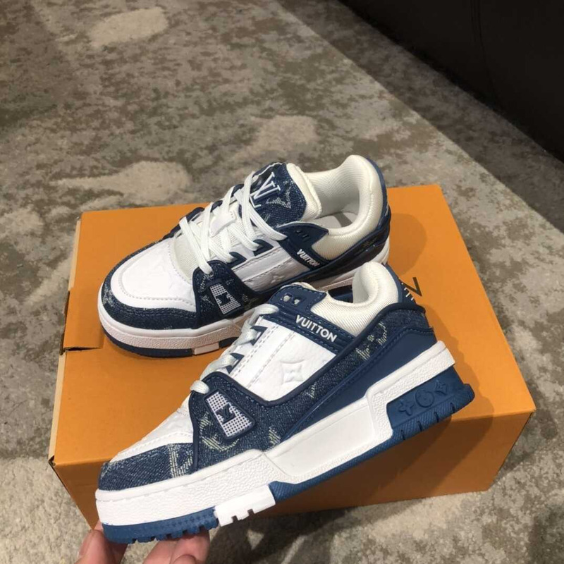 l**is V*t*n kids trainer line sneakers black