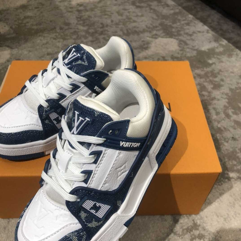 l**is V*t*n kids trainer line sneakers black